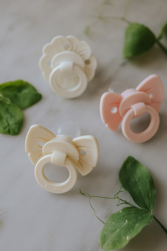 ELODIE DETAILS - smoczek silikonowy Binky Bow 0-6m, oat white