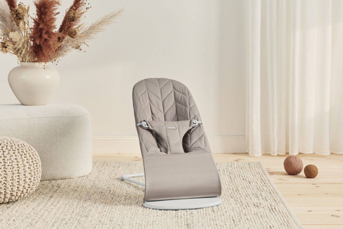 BABYBJORN - leżaczek BLISS Woven, Petal Quilt, piaskowoszary + zabawka Soft Friends