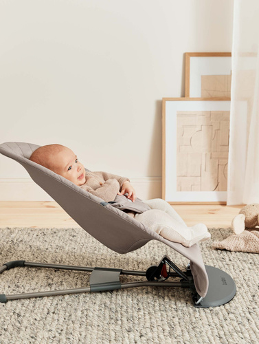 BABYBJORN - leżaczek BLISS Woven, piaskowoszary + zabawka Soft Friends